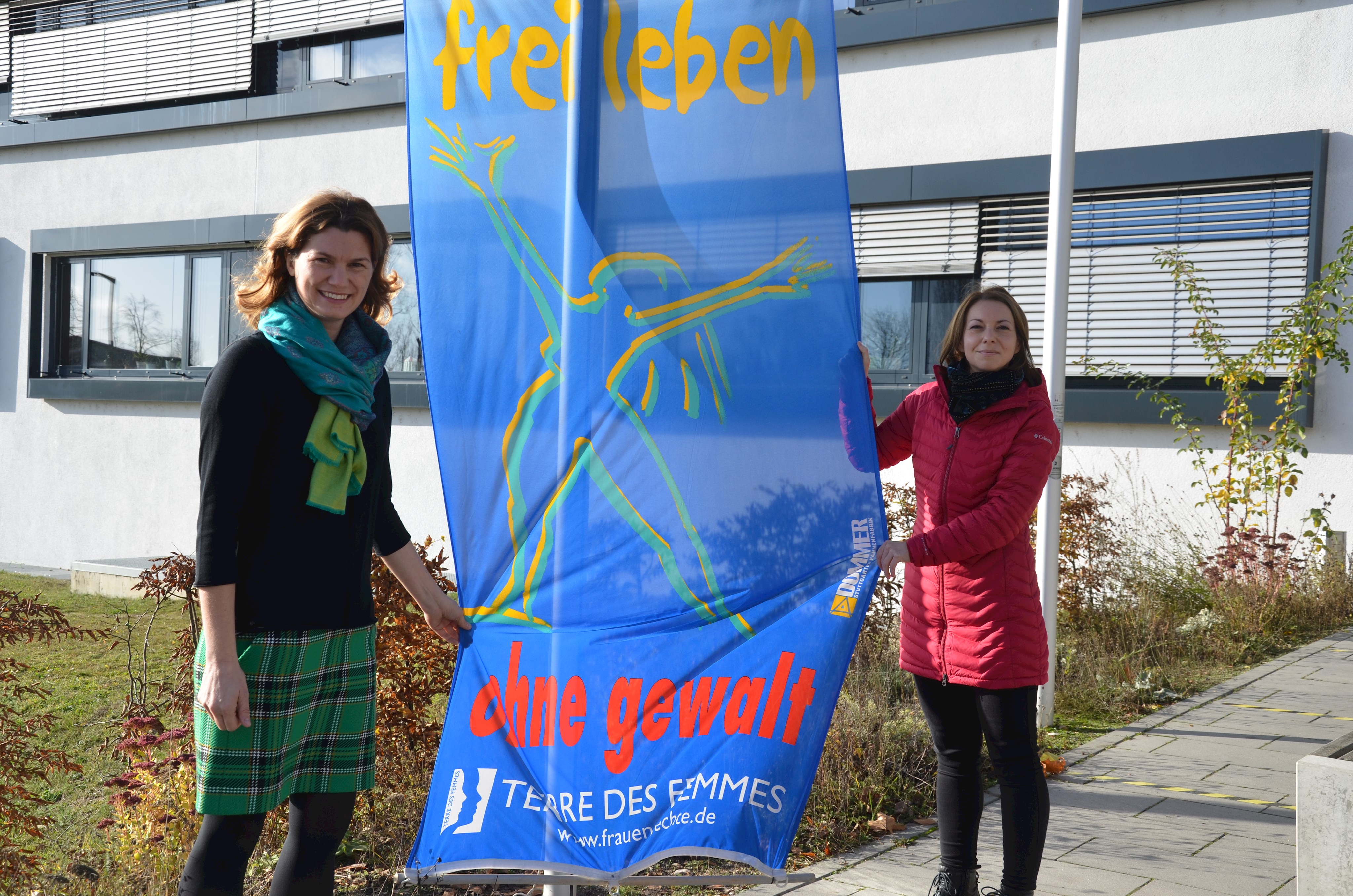 Landkreis Regensburg zeigt Flagge gegen Gewalt an Frauen und Mädchen