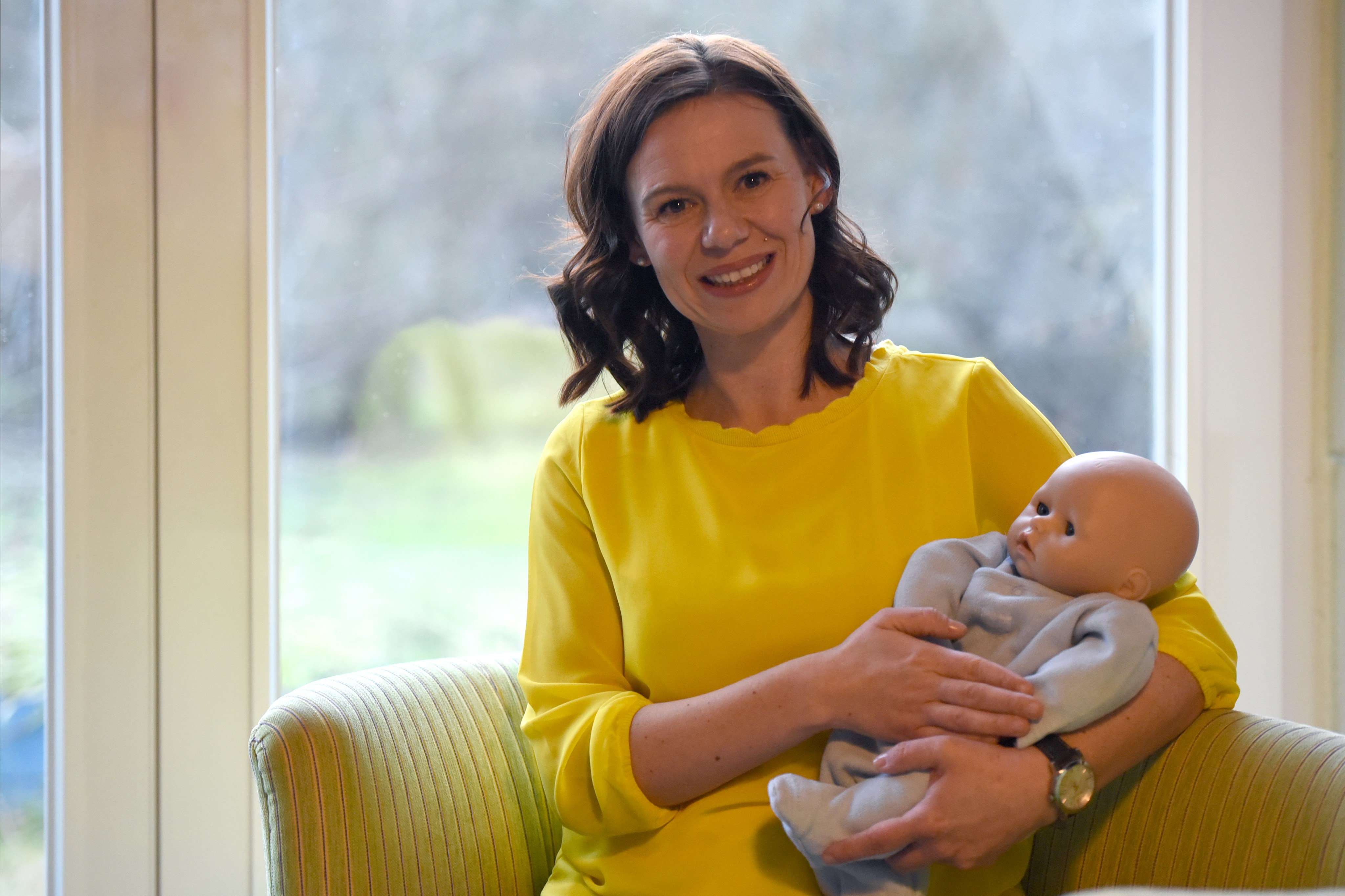 Die erfahrene Familien-, Gesundheits- und Kinderkrankenpflegerin Nancy Moleda gibt Tipps und Anregungen für das erste Lebenshalbjahr mit einem Baby. 