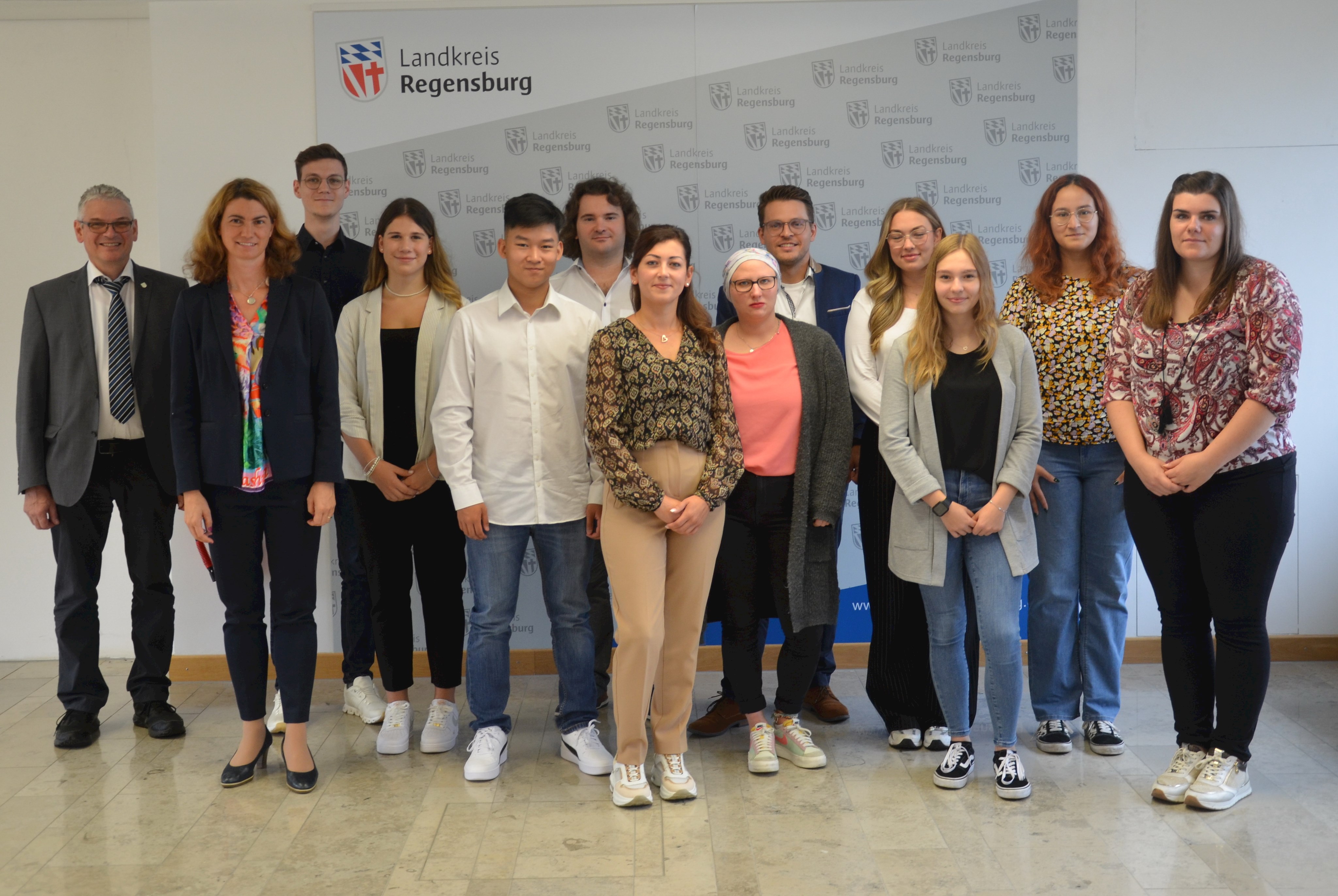 15 Nachwuchskräfte starten ihre Karriere im Landratsamt Regensburg